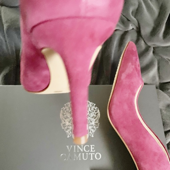 VINCE CAMUTO HEELS. SZ: 8M (box included) - Picture 3 of 7
